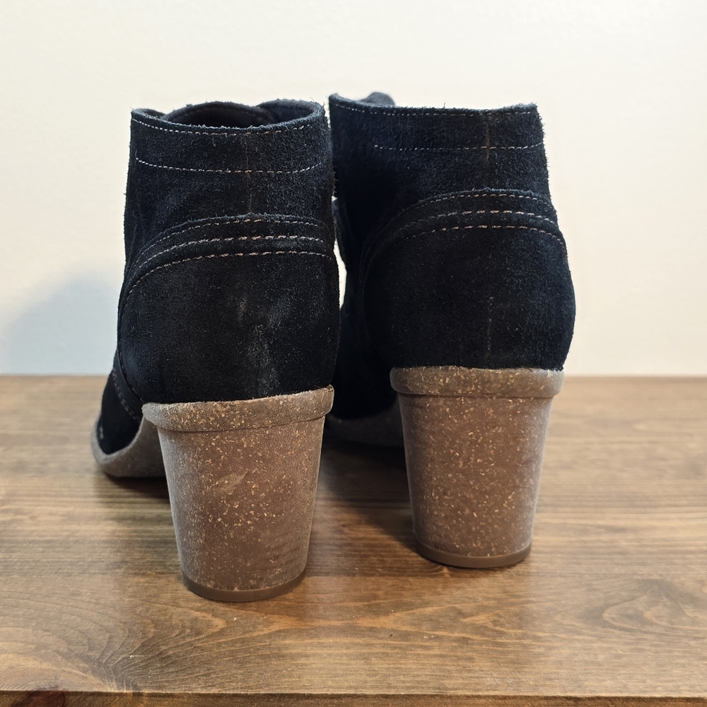 NWOT Clarks Artisan Carleta Lyon Black Suede Booties Women's Size 8 - Picture 8 of 9